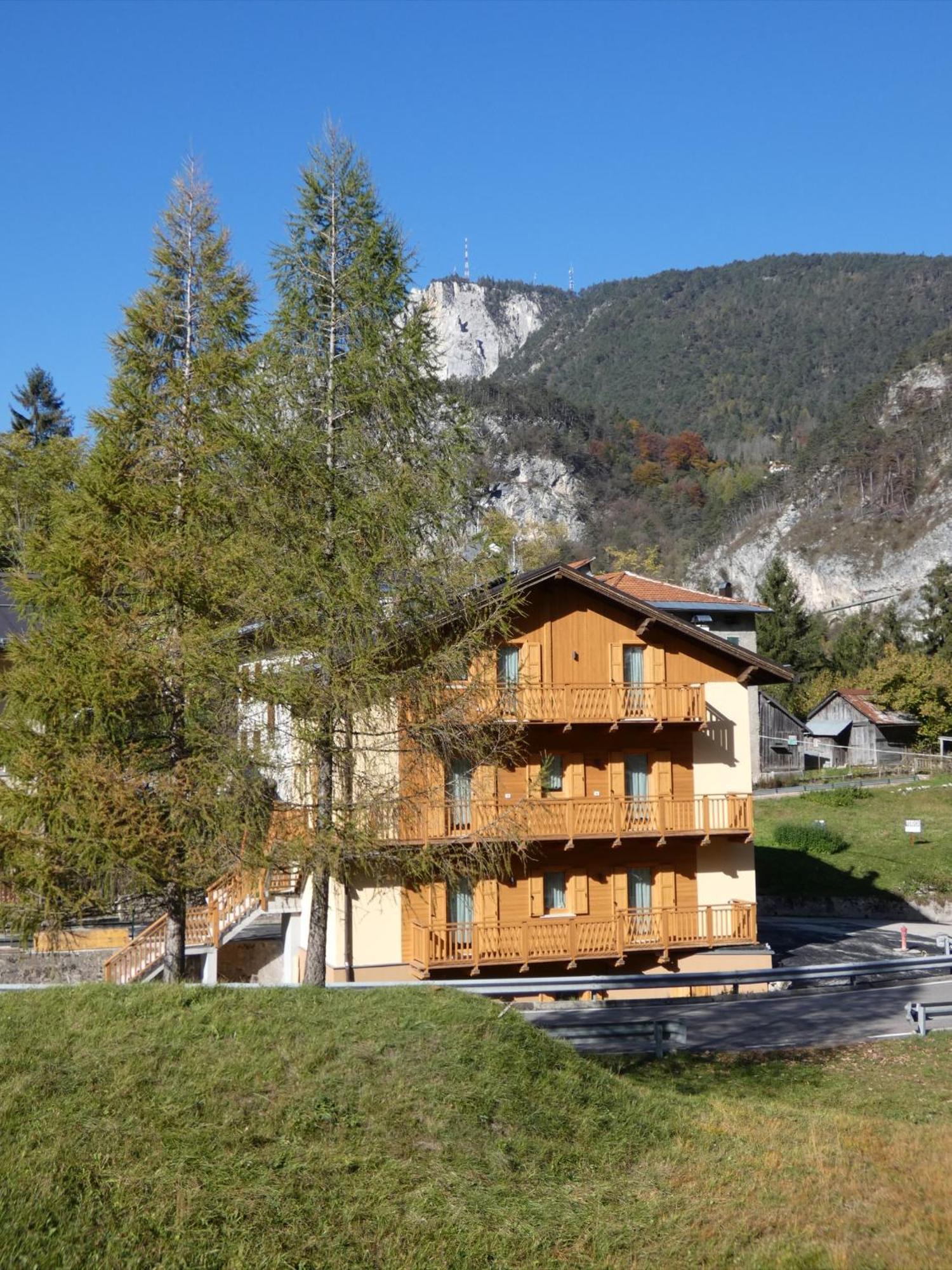 Отель Ai Larici Perarolo di Cadore Экстерьер фото